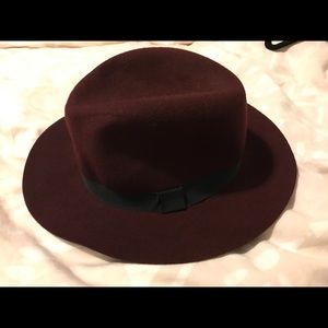Maroon floppy hat